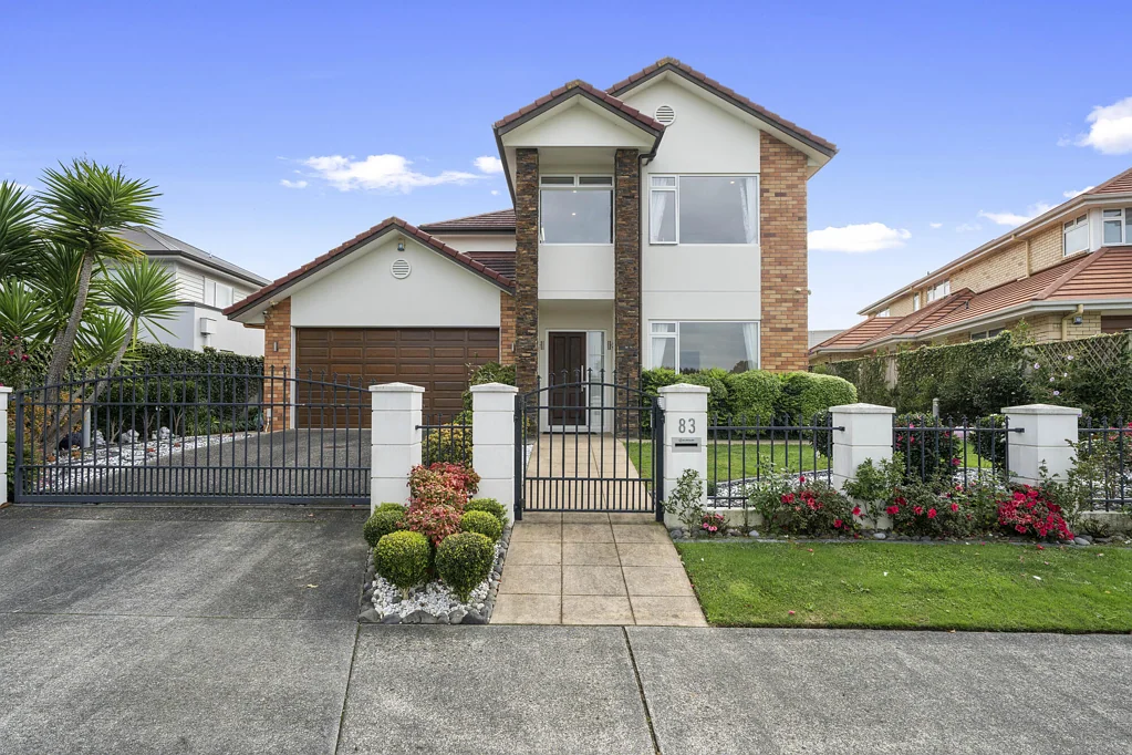 Karaka 5chambre Luxury Living, Landscaped to Perfection