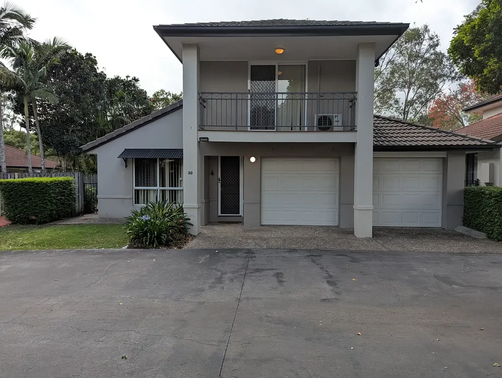 Available Now! 3 Bedroom House in sought after community!