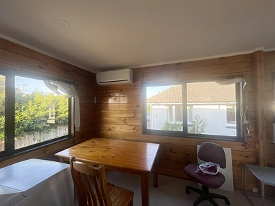Spacious 4 bedrooms and two study room located so close to Northcote shopping centre.