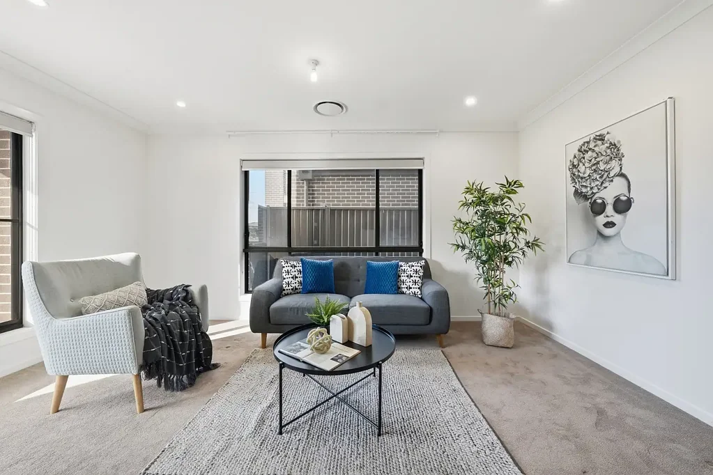 Marsden Park 4房 Metricon精筑 双层设计 主卧套间步入式衣帽间 四卧镜柜 开放式厨餐区 楼上休闲室 太阳能系统 全屋空调 双车库 低维护庭院 便捷生活设施 "Metricon Luxury Family Home | Prime Marsden Park Location"