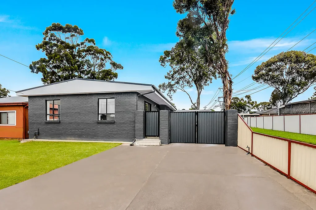 Blacktown 5कमरा Modern family home with detached studio, rental income $1338 per week