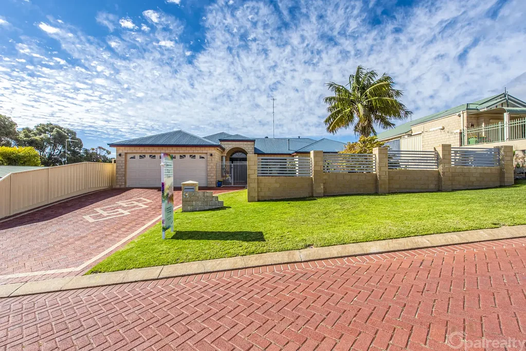 Singleton 3Zimmer Resort style living in a beachside enclave