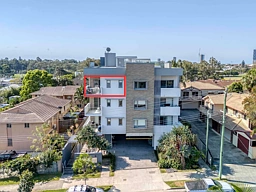 18/101 Pohlman Street, Southport