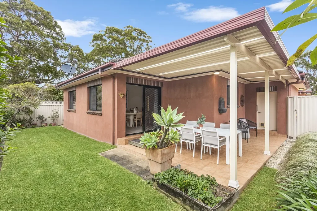 Caringbah South 3部屋 Freestanding North-East Villa in Prime Caringbah South Position
