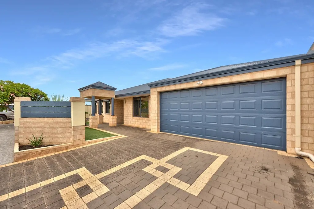 Sunset Beach 4 Bedroom Spacious Family Home in Sought-After Sunset Beach