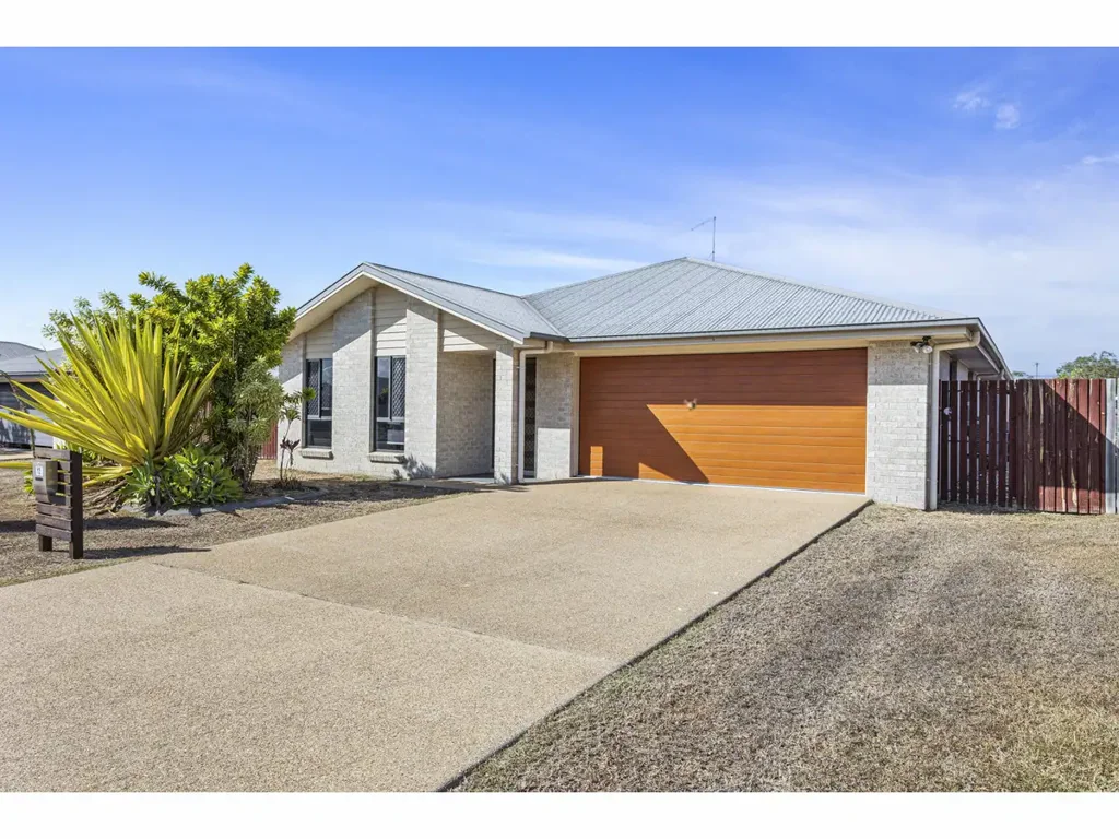 Gracemere 4 Slaapkamer Modern 4 Bedroom 2 Bathroom Family Home with Side Access...