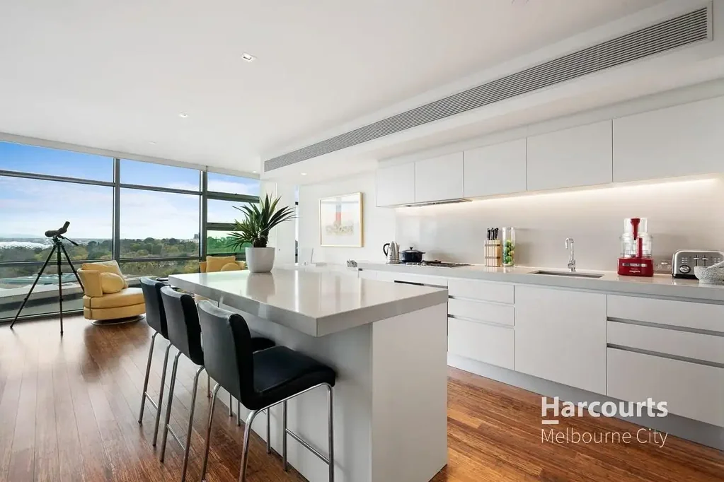 Spacious Apartment In Arts Precinct