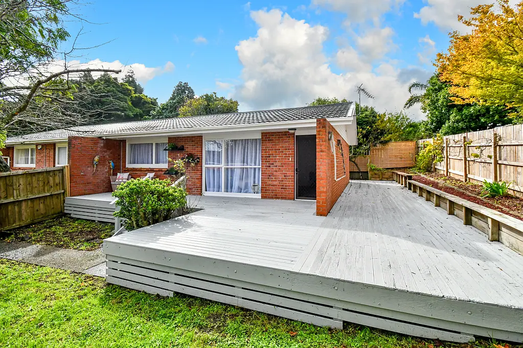 Manurewa 2房  Brick, sunny, fully fenced and private