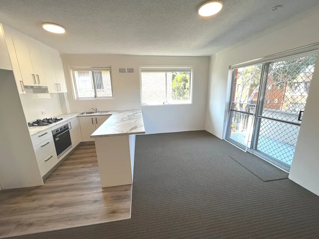 RENOVATED TOP FLOOR APARTMENT WITH PARKING