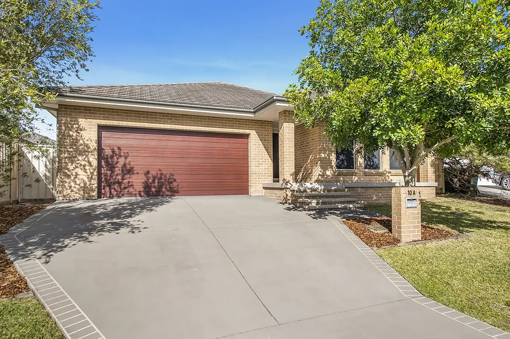 East Maitland 4ਬੈੱਡਰੂਮ EX-DHA PROPERTY FRESHLY PAINTED AND RECARPETED IN EXCELLENT LOCATION