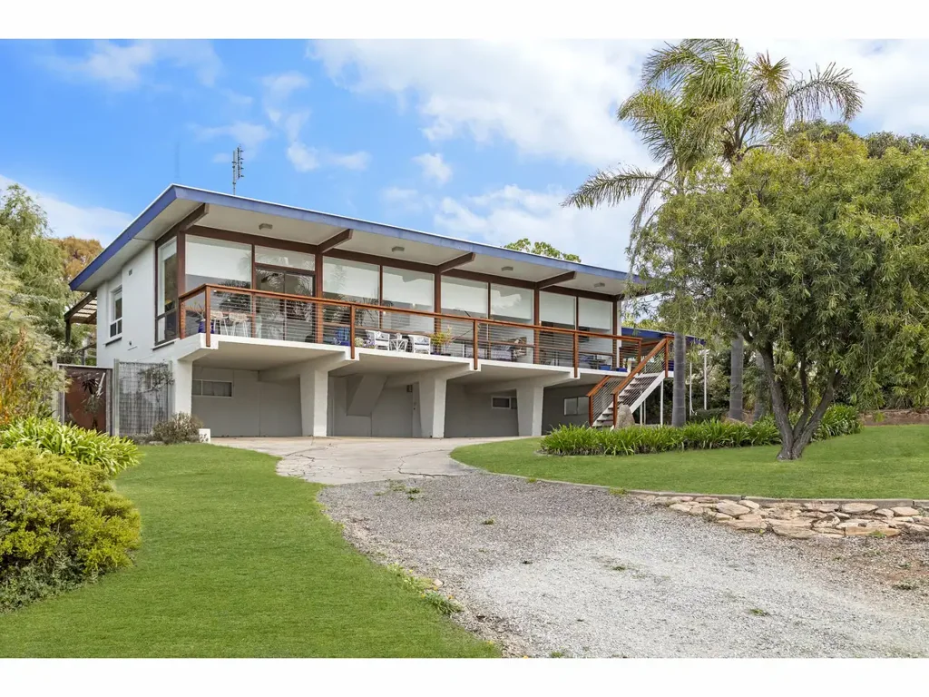 3 bedroom home with Captivating Views