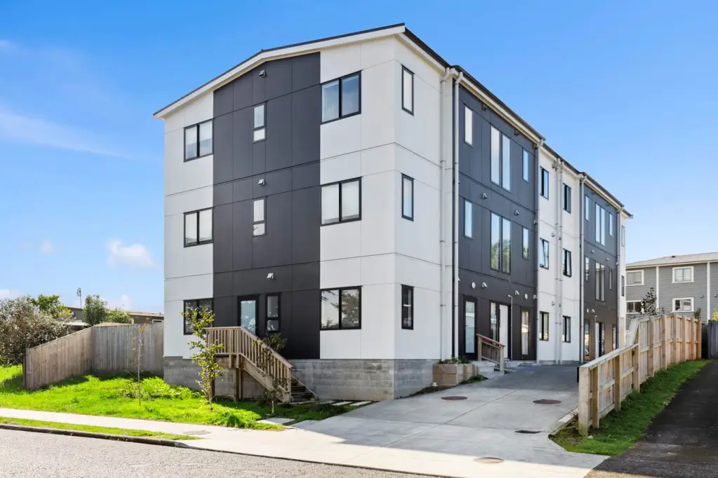 Papatoetoe 2房  Almost New In Golden Circle!