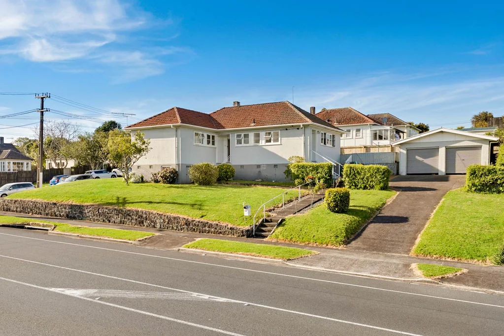 Onehunga 3 Slaapkamer Moana’s Gem. First Time on the Market in 55 Years!