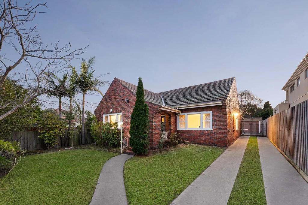 Burwood 3Habitaciones Timeless Clinker Charm with Exceptional Family Appeal