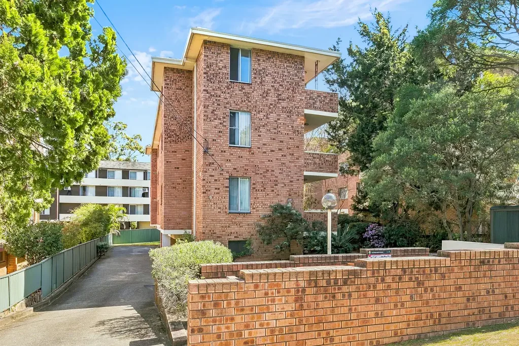 West Ryde 2 Bedroom Updated interiors | Mid-floor position | Ultra-convenient river side setting