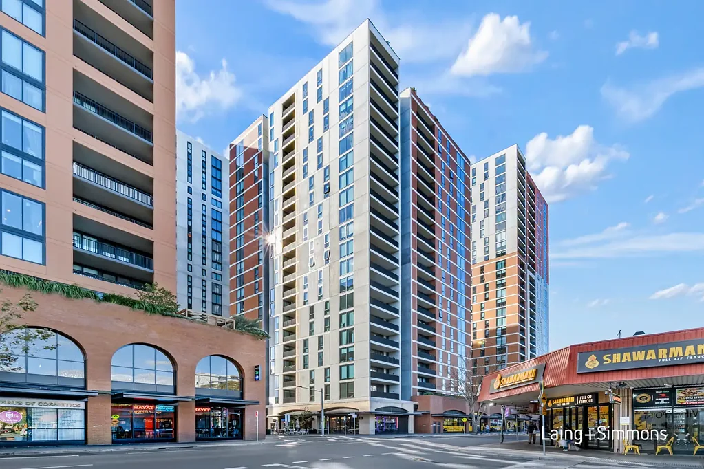 Merrylands 2房 体验现代奢华与日常便利 Experience Modern Luxury and Everyday Convenience