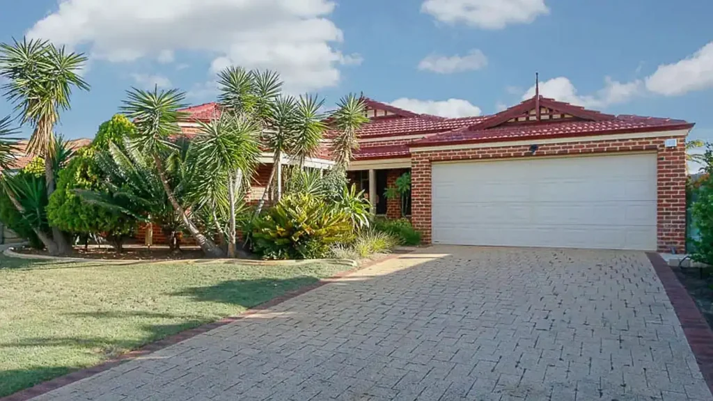 Mindarie 4 Slaapkamer Family home with huge potential