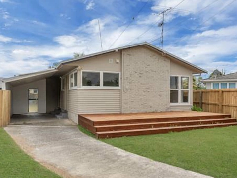 Papakura 4房  Hot Pick in Papakura - 4-Bedroom Family Favourite!