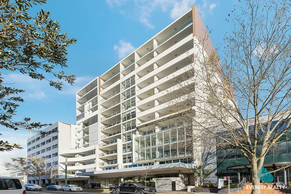 3 Bedroom Apartment with floorboards