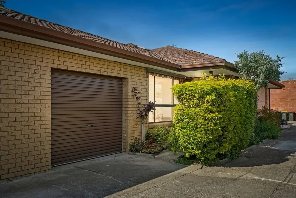 Ascot Vale 2ਬੈੱਡਰੂਮ Oversized, Updated & Quietly Tucked Away
