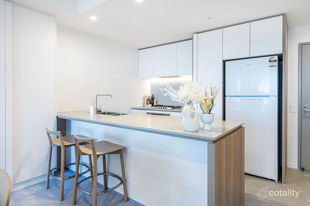 Fully Furnished Coastal Living with Ocean Views in the Prestigious Signature Broadbeach