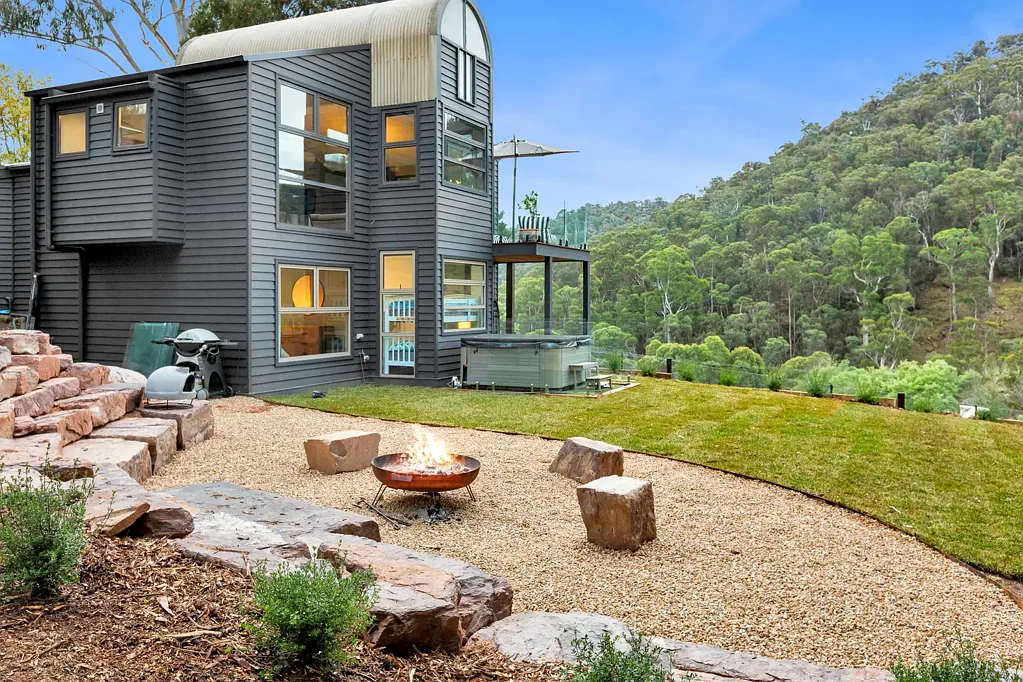 Merrijig 3બેડરૂમ Where Nature Meets Design - A Luxe Retreat on Mt Buller's Doorstep