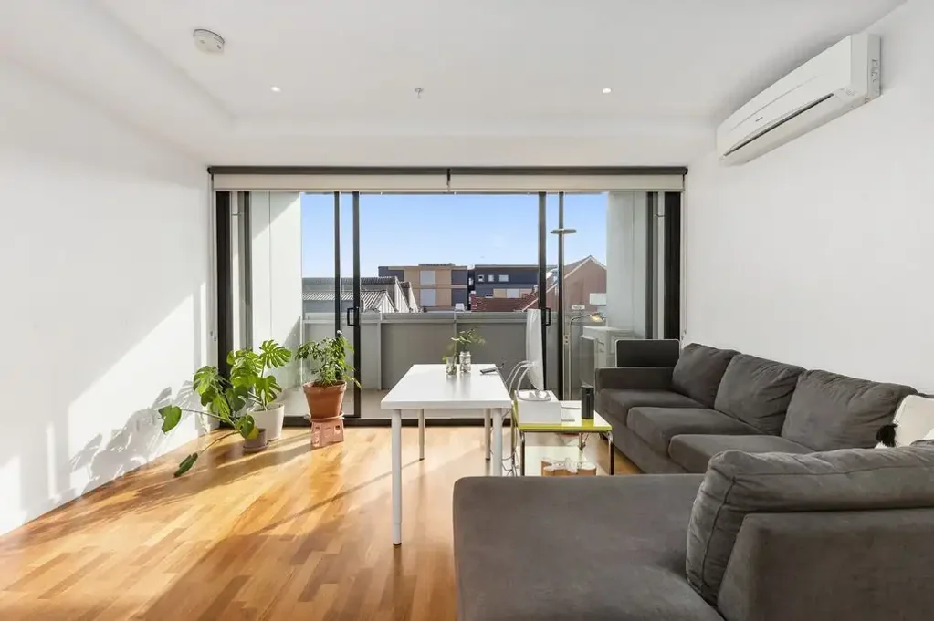 Enviable Lygon Lifestyle - Studio Apartment