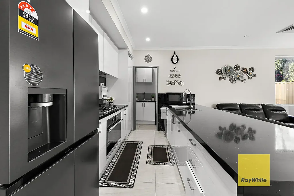 Thornlie 4ห้องนอน Sleek and Spacious Living in a Convenient Thornlie Location
