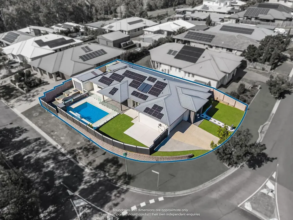 Redland Bay 4chambre LIKE NEW - SIDE ACCESS x 2 - POOL - SHED -
FEATURE PACKED