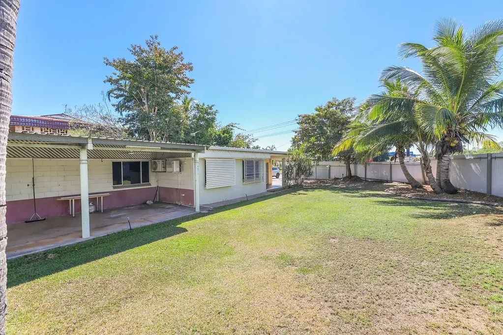 Ludmilla 3Kwarto Tropical Living on extra-large block