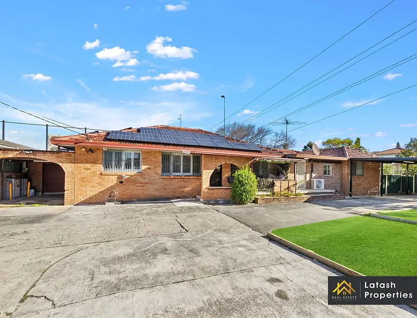 18 Como Road, Greenacre, NSW 2190, 6 ਕਮਰੇ, 2 ਬਾਥਰੂਮ, House
