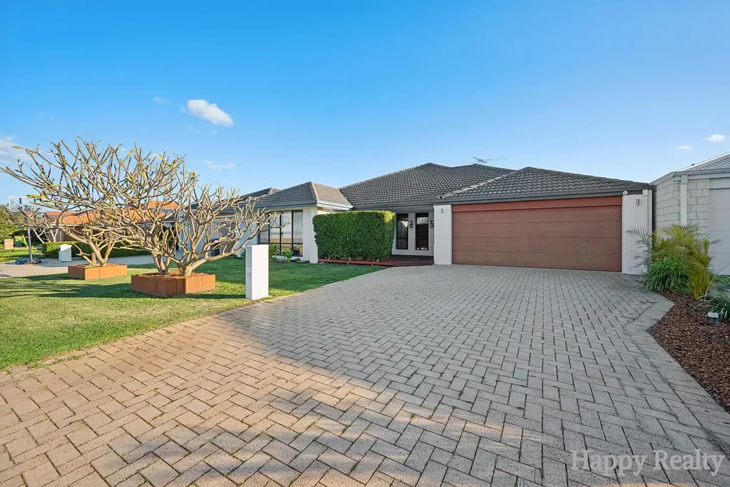 Canning Vale 4房  Beautifully Renovated Family Home with High Ceilings & Solar Battery
