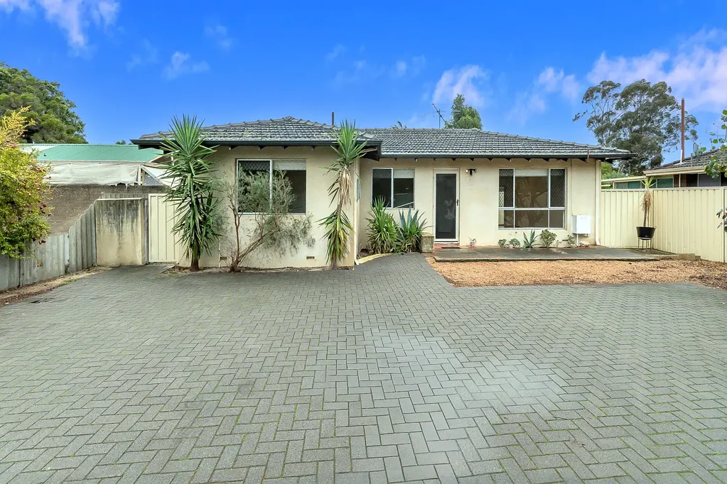 SPACIOUS & SECURE 4-BEDROOM HOME IN THE HEART OF KELMSCOTT