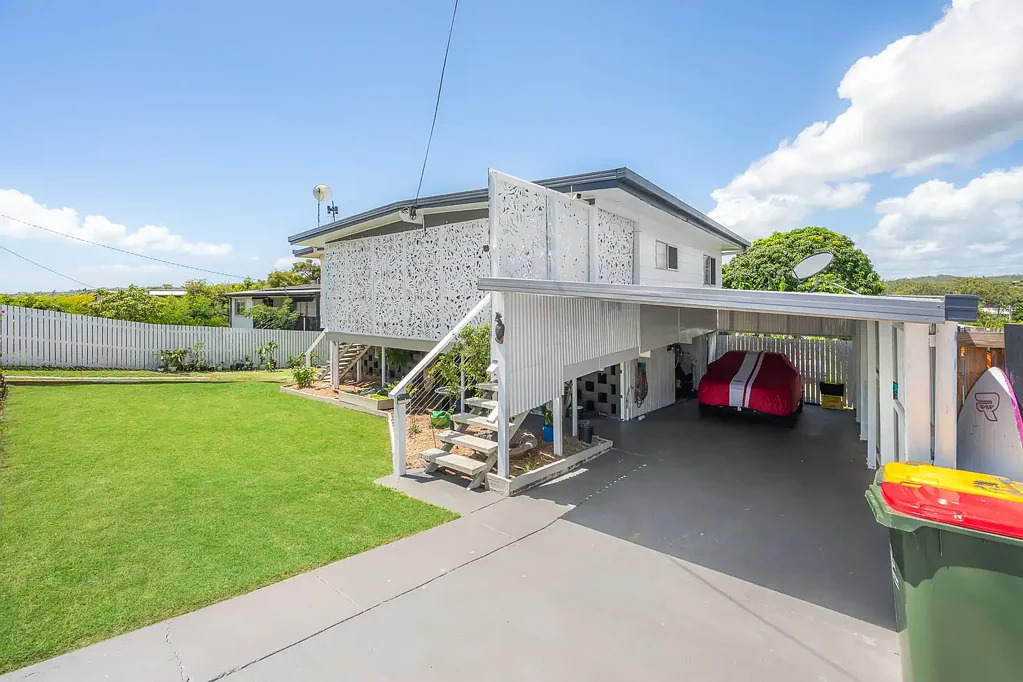 32 Hansen Crescent, Clinton, QLD 4680