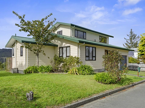 Stokes Valley 4房  Fantastic opportunity in Holborn Drive