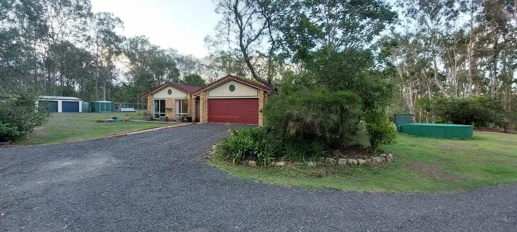 4 Bedroom Family home on 5 private acres