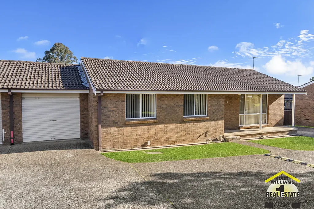 "Quiet Complex Great Location"