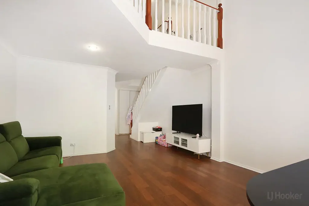 Coombabah 3房  A Sleek Townhouse Set Within the Popular Cranbrook Complex