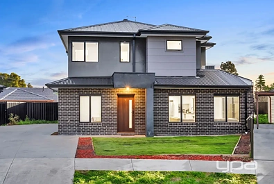 Meadow Heights 2房 Meadow Heights 中心双主卧联排别墅生活 Dual-Master Townhouse Living in the Heart of Meadow Heights