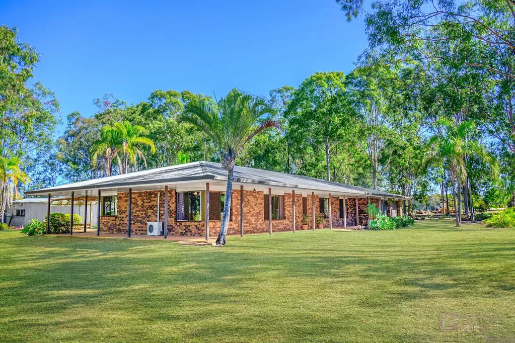 Lake Clarendon 4બેડરૂમ GENEROUS FAMILY LIVING AMONG THE GUM TREES ON 2.47 ACRES - Open Thurs 6th & Sat 8th Aug