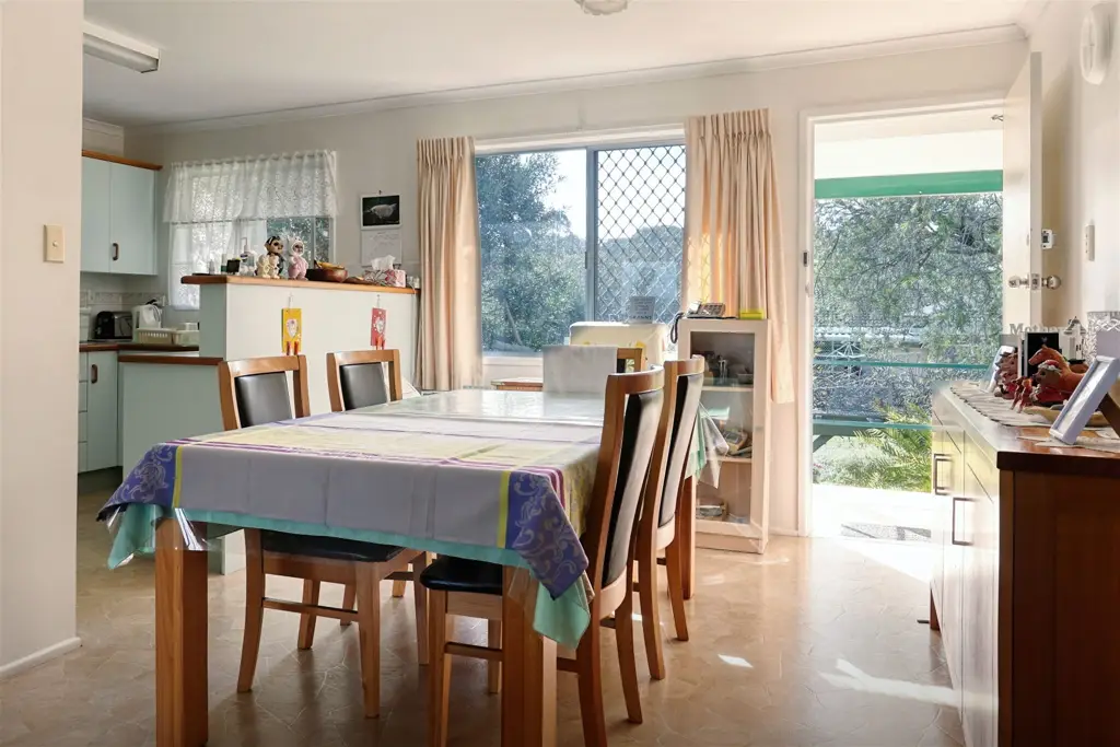 Springwood 4 Bedroom MOTHER, FATHER, SIBLINGS & PET.
PEACE, SECURITY, TRANQUILITY & MASSIVE CAPITAL GAINS.