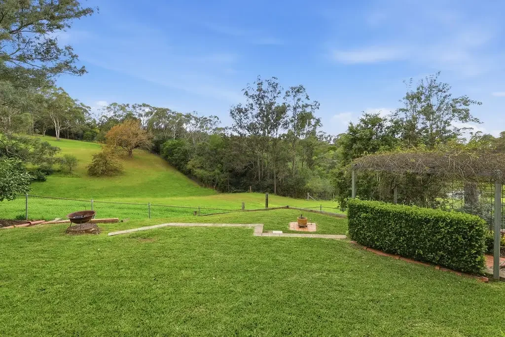 Kurmond 3 Slaapkamer A CHERISHED FAMILY HOME WITH A GREAT OUTLOOK THROUGH EVERY WINDOW, OFFERING TRANQUILLITY, SPACE, POOL & COUNTRY CHARM IN A PREMIUM CUL-DE-SAC LOCATION