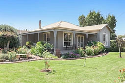 64 Main Street, Derrinallum