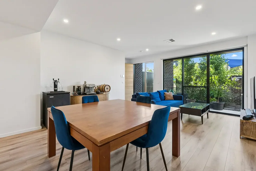 Coombs 3房  MODERN, LOW-MAINTENANCE LIVING IN A PRIME LOCATION