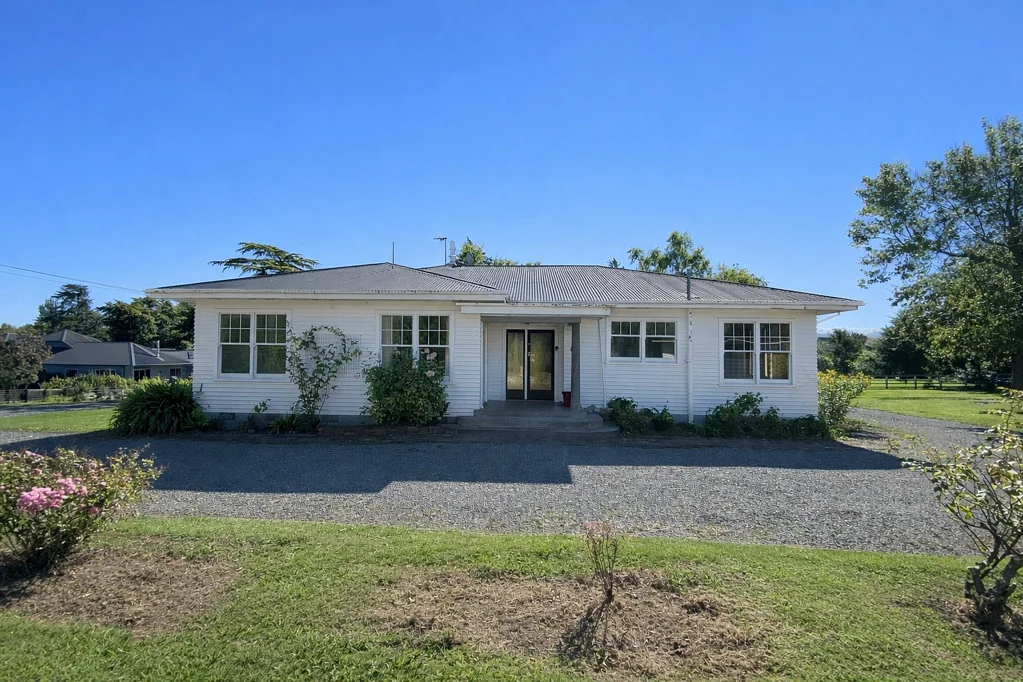 Stunning & Spacious Lansdowne Living
