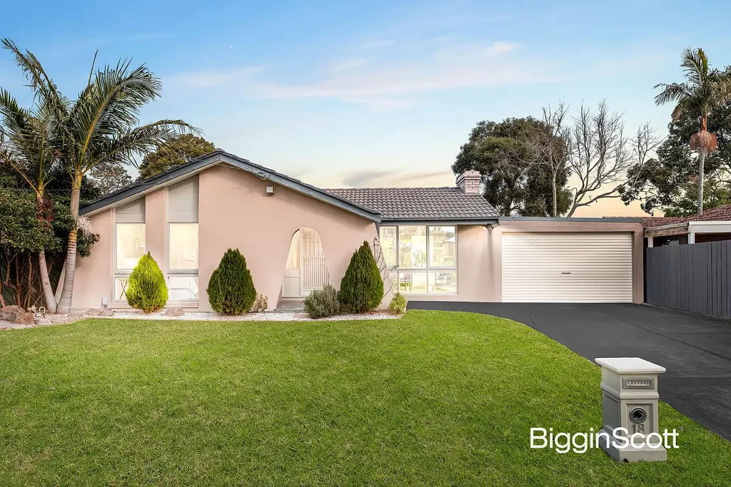 Wheelers Hill 5 Bedroom BURSTING WITH SUNSHINE AND SPACE!