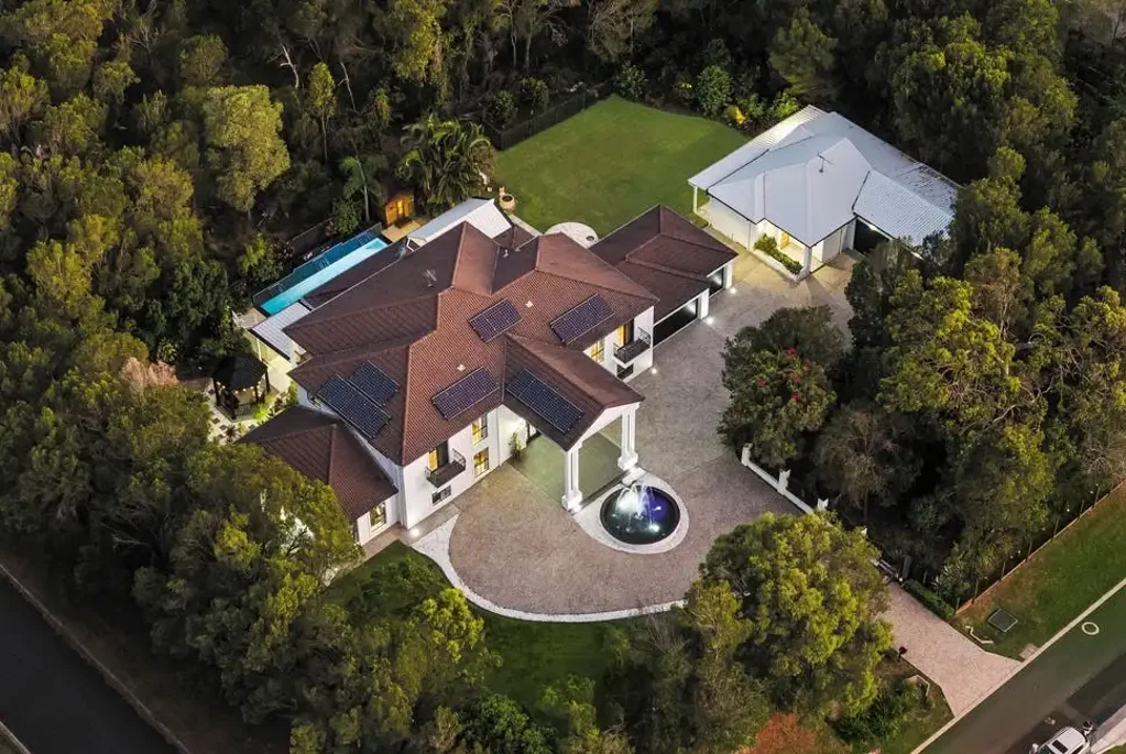 Thornlands 8房 宏伟杰作豪宅，带全新两套间独立姻亲房 A Grand Masterpiece Manson With a Brand-New Two-Ensuite Granny Flat - Auction  Must Be Sold