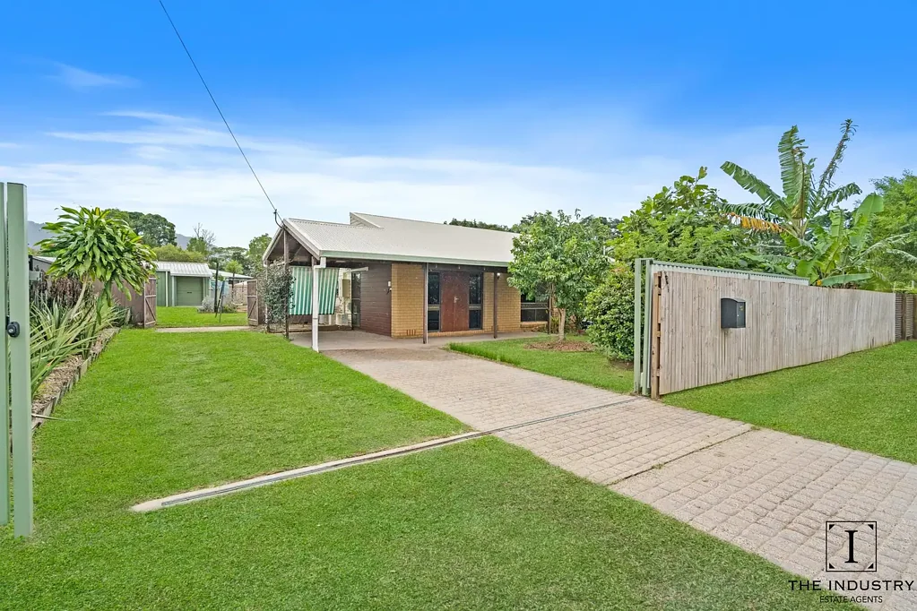 Woree 3房  Packed with Extras – Pool, Powered Shed & 9kW Solar!