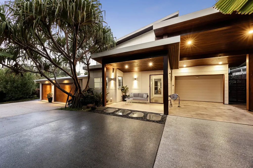 Alexandra Headland 5ห้องนอน A Sanctuary by the Sea – Where Rainforest Serenity and Coastal Luxury Unite
