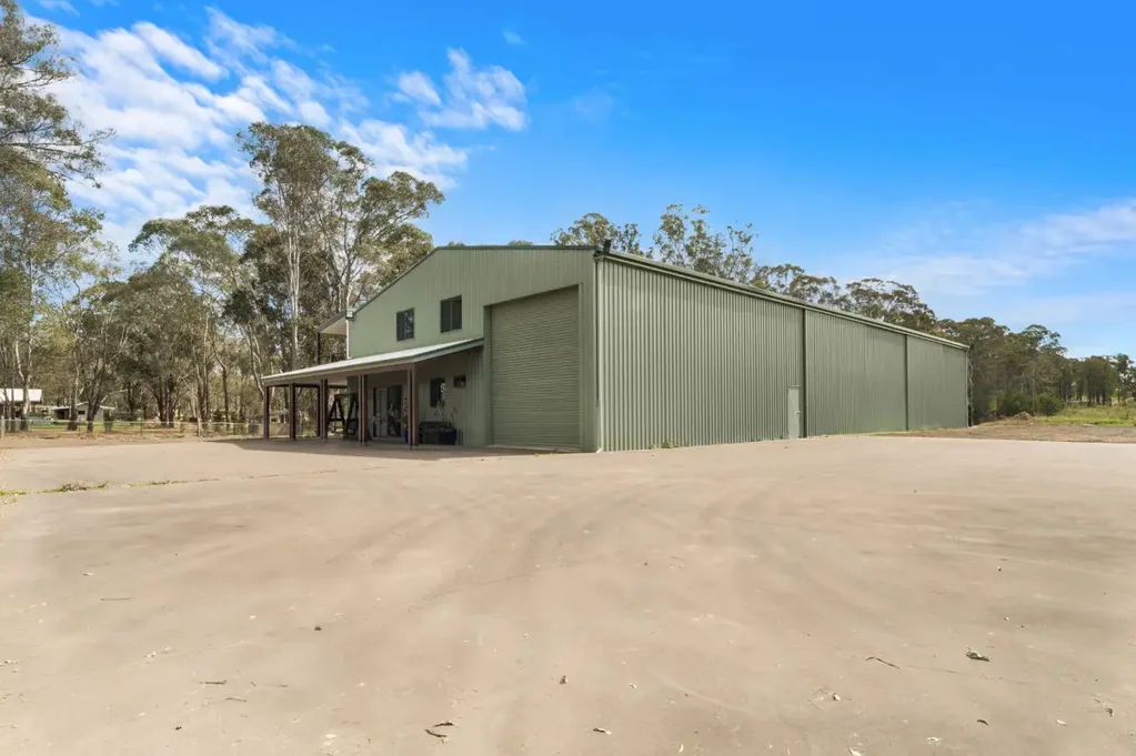MASSIVE 36M X 15M SHED WITH 3 BEDROOM RESIDENCE!!